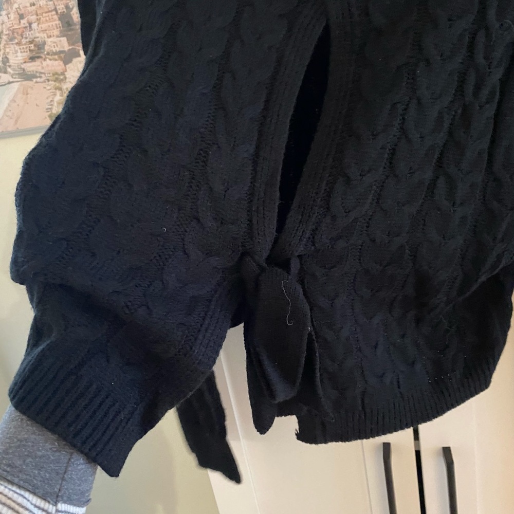 Black cropped Lulu’s sweater - Picture 5 of 5